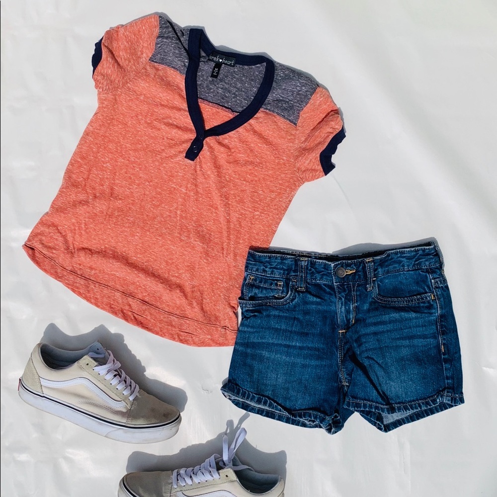 🌿Coral and navy blue tee shirt